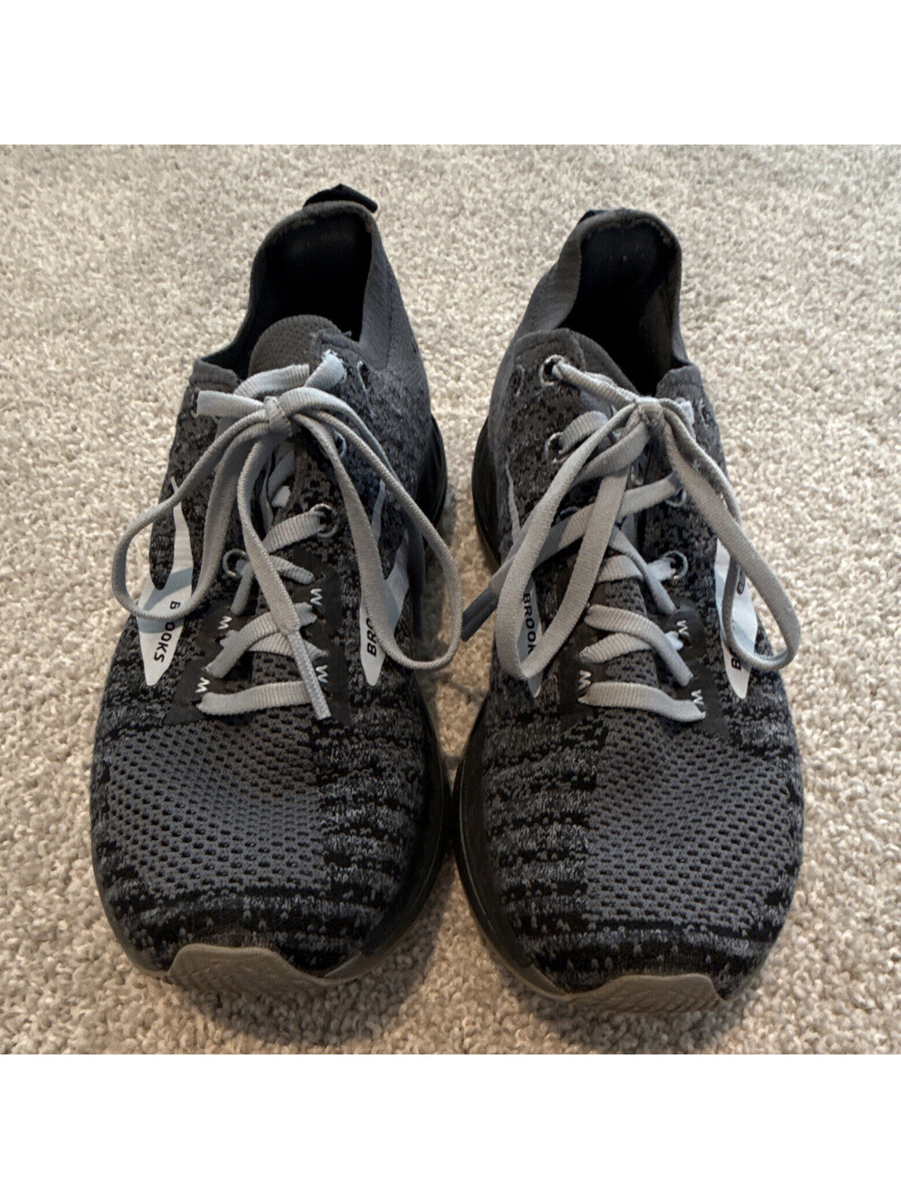 Brooks Women’s Gray/Black Lace-Up Athletic Sneakers Low Top Rubber Sole